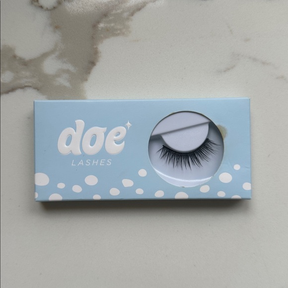 DOE LASHES - Really Really Lowkey - Picture 1 of 3